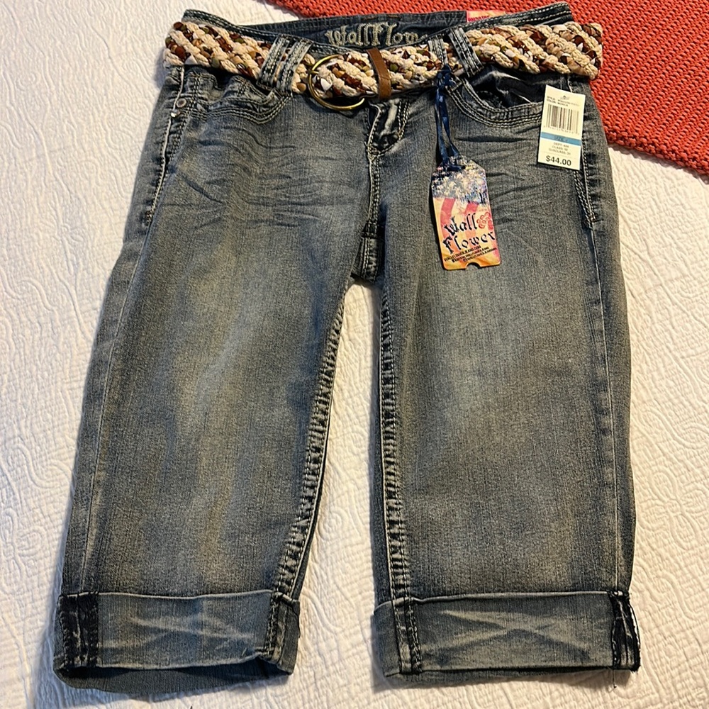 Brand New Capri Shorts Jr 9